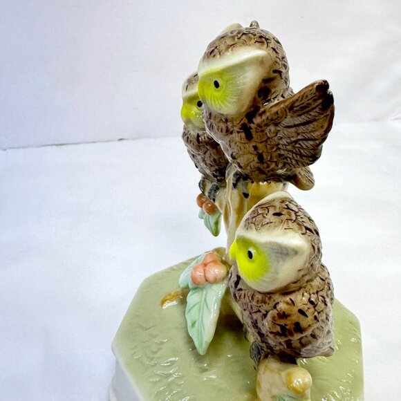Vintage Owls Musical Figurine Porcelain song Beautiful Morning *VIDEO* - Picture 4 of 7